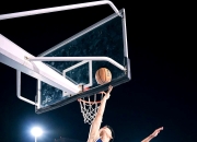 米兰捕鱼-篮球赛场火爆，球员神技妙传引关注