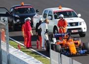 米兰体育入口-梅赛德斯逆转索伯车队，塞恩斯点燃赛场的简单介绍