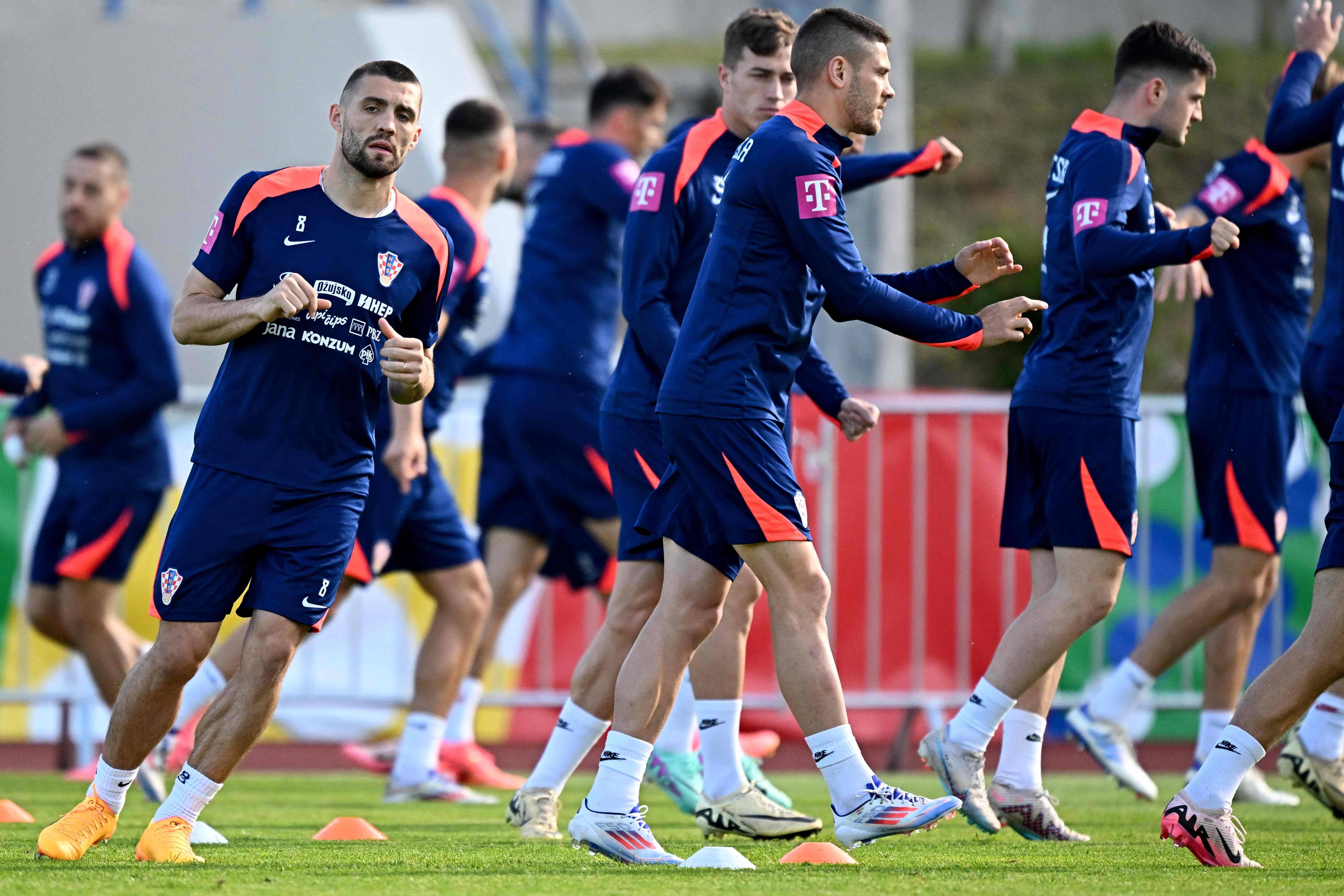 包含克罗地亚迎战西班牙，胜负难料的词条