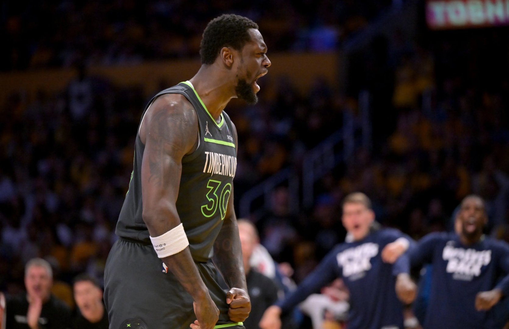 森林狼惨负活塞，唐斯艰难突围无果