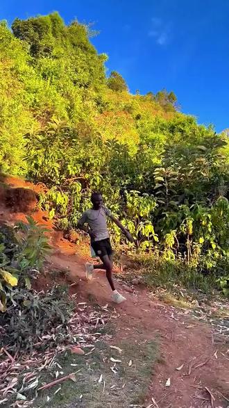 肯尼亚中长跑选手坚持不懈完美收官