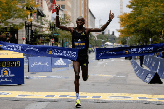 肯尼亚中长跑选手坚持不懈完美收官