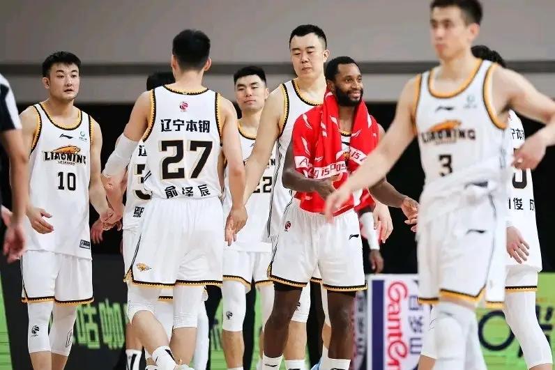 新疆队士气高涨，轻松战胜对手