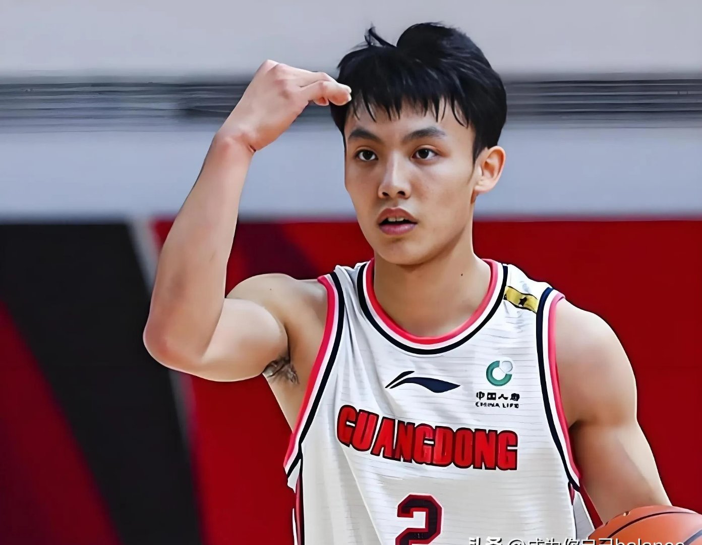 包含广东温和擒兔，压制广厦迎来连胜的词条