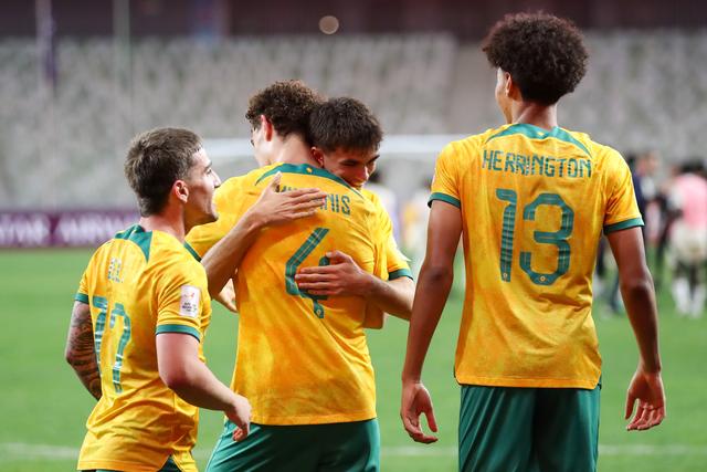 亚洲球队签约澳洲后卫，增加后防稳固度的简单介绍