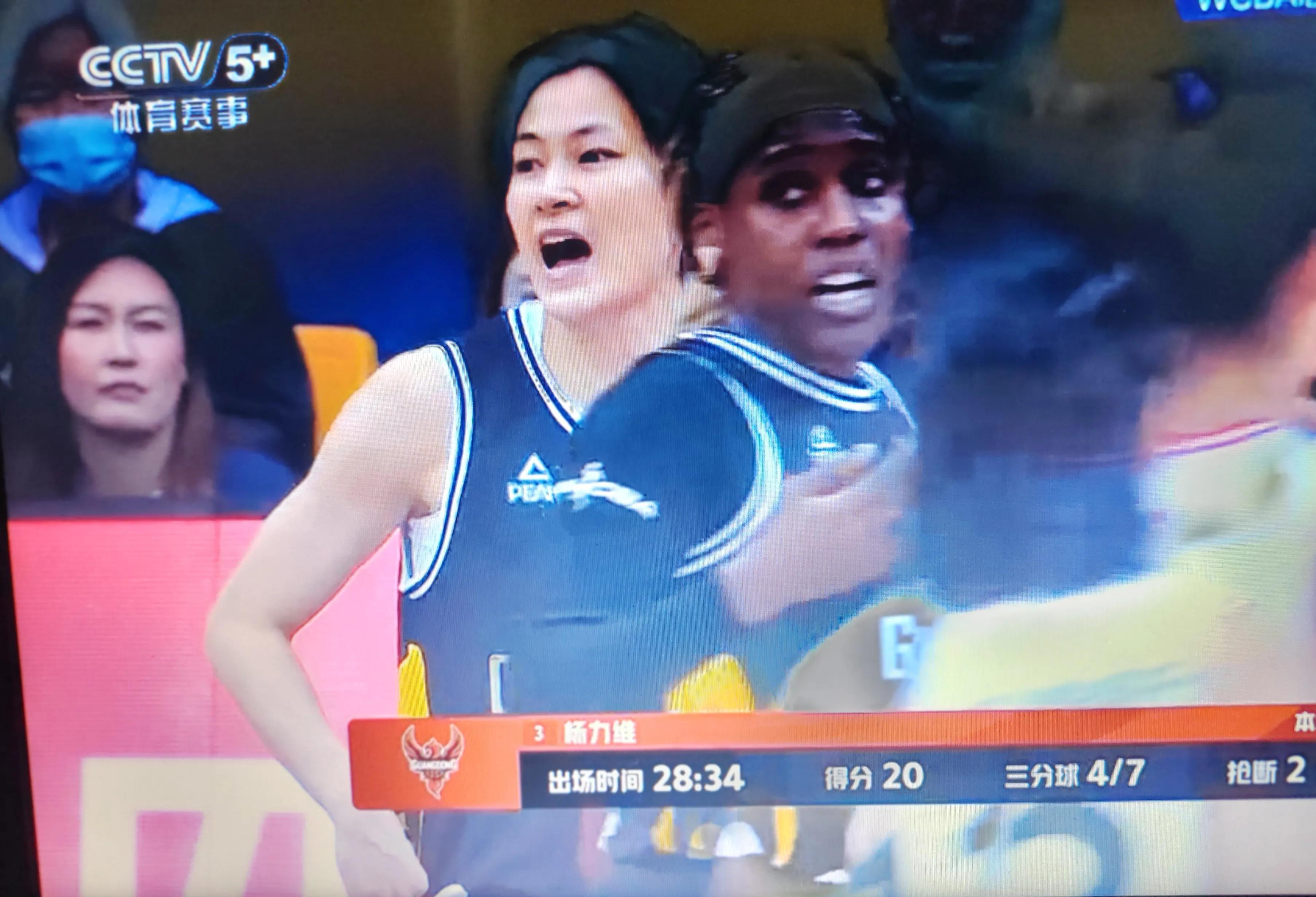 女球员火爆赛场,用实力征服观众 女球员火爆赛场,用实力征服观众