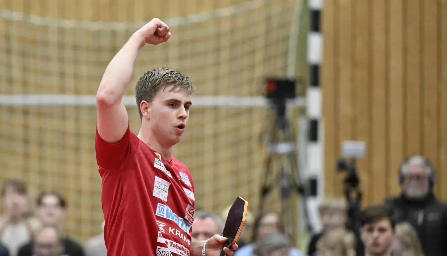 瑞典选手登上乒乓球领奖台,喜获胜利 瑞典选手登上乒乓球领奖台,喜获胜利