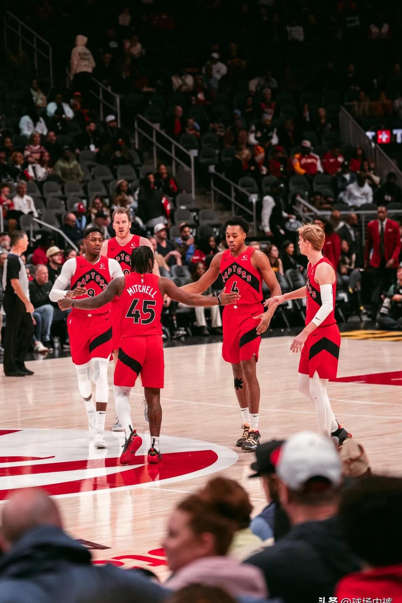 猛龙队主场取胜,气势如虹! 猛龙队主场取胜,气势如虹!