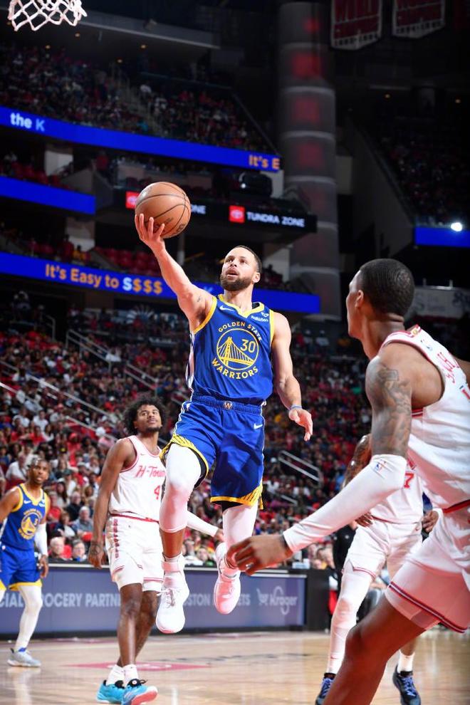 勇士大胜火箭，取得胜利连胜