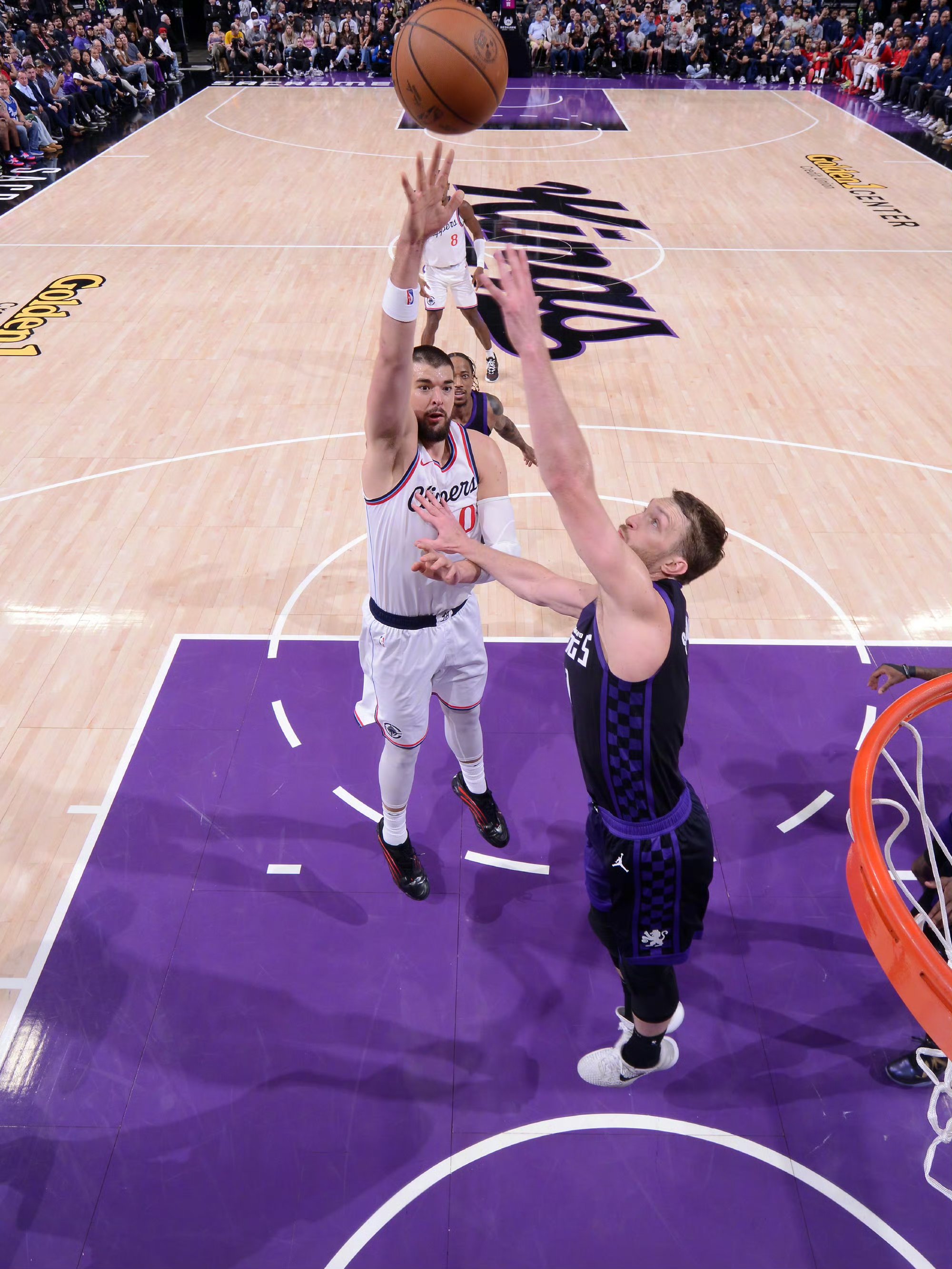 火箭险胜快船,保住胜利 火箭险胜快船,保住胜利