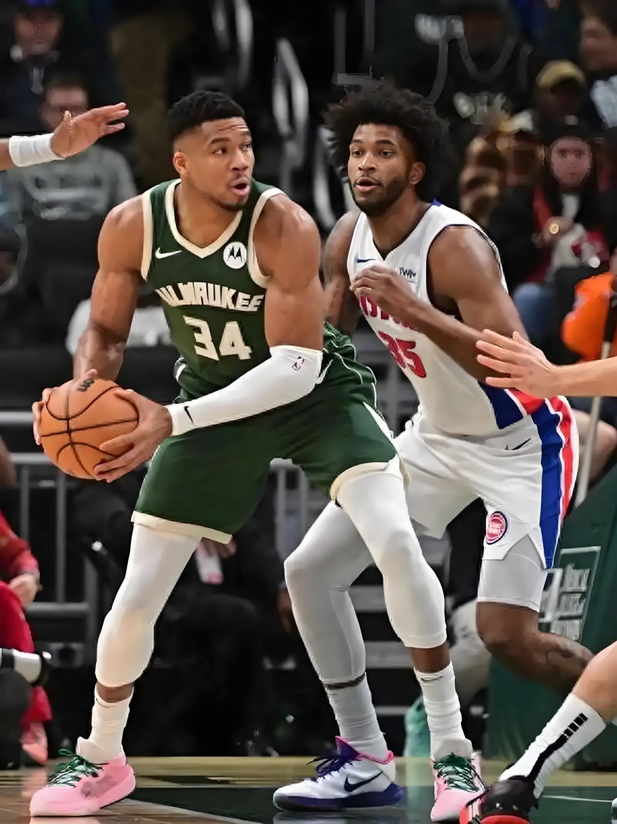 雄鹿险胜尼克斯豪取七连胜