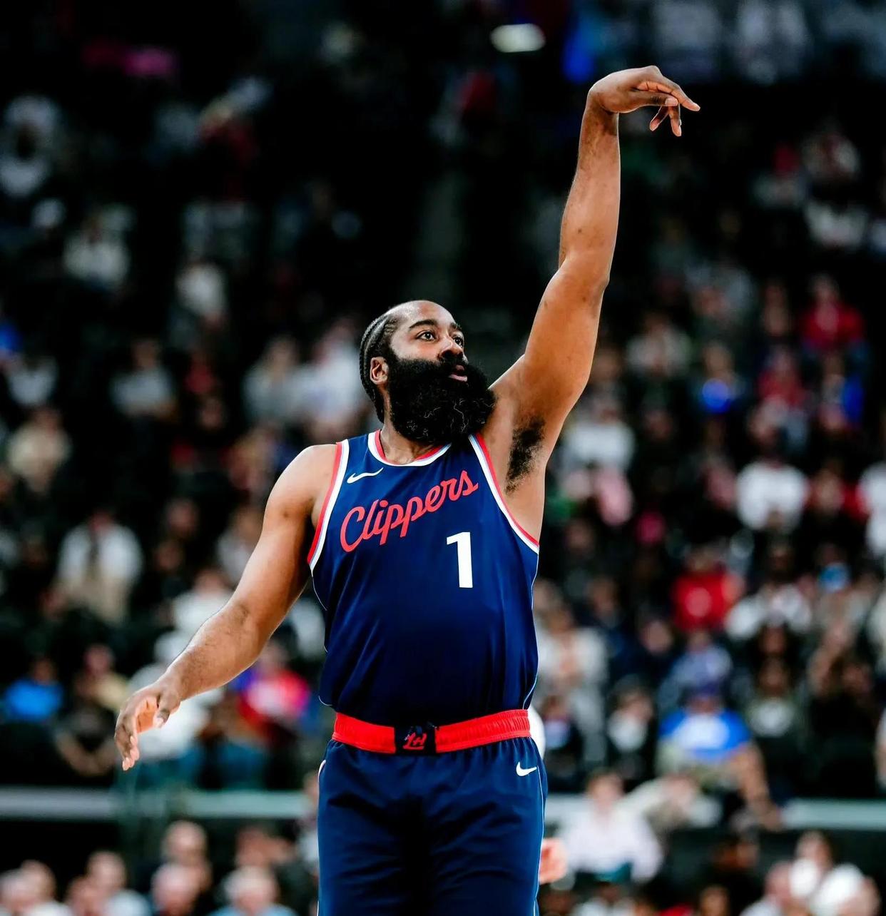 火箭大胜鹈鹕，哈登砍下41分