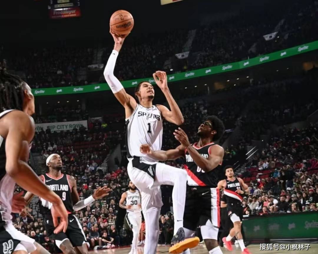 开拓者主场击败马刺，霍夫曼贡献双20+