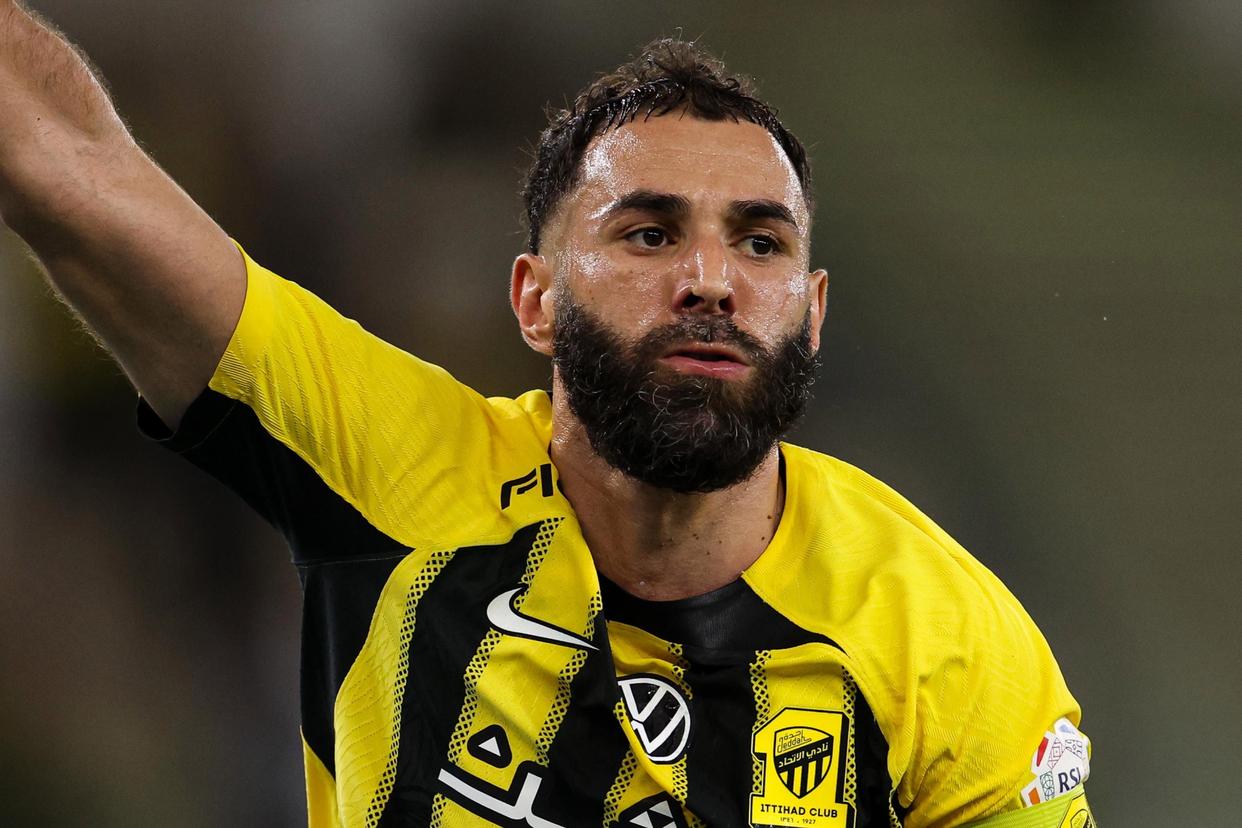 关于莱比锡红牛完胜英格兰，本泽马统治全场的信息