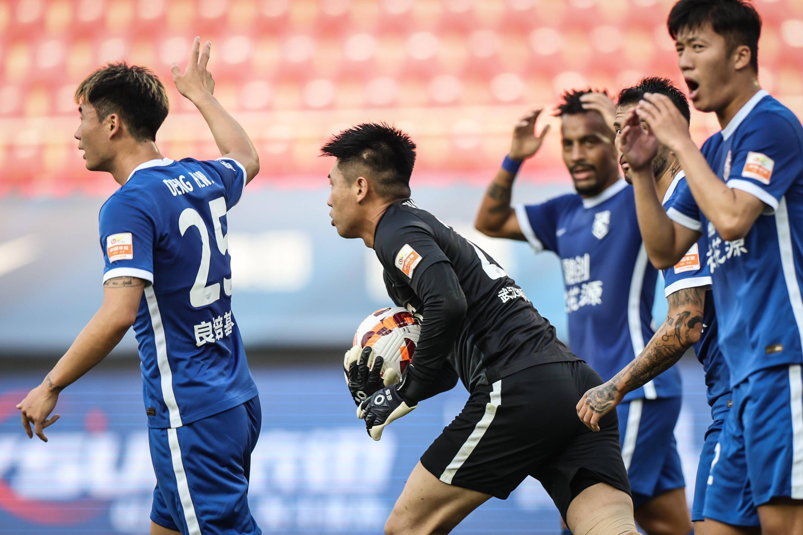 长江队在对决中展示出稳健实力，获得胜利的简单介绍