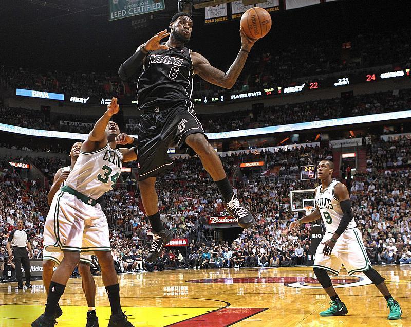 凯尔特人完胜热火，锡安点燃赛场的简单介绍